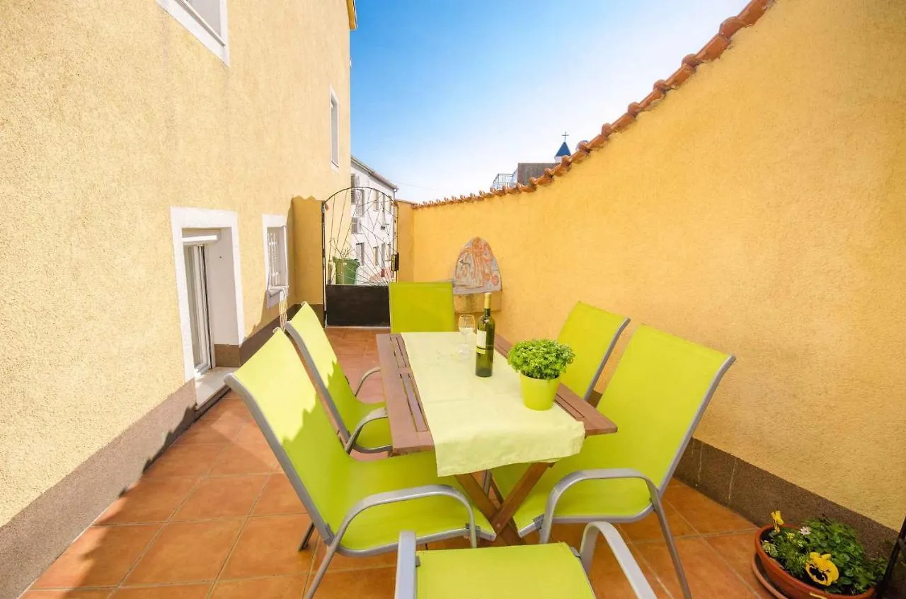 Three-Bedroom Apartment Crikvenica Near Sea 0*,